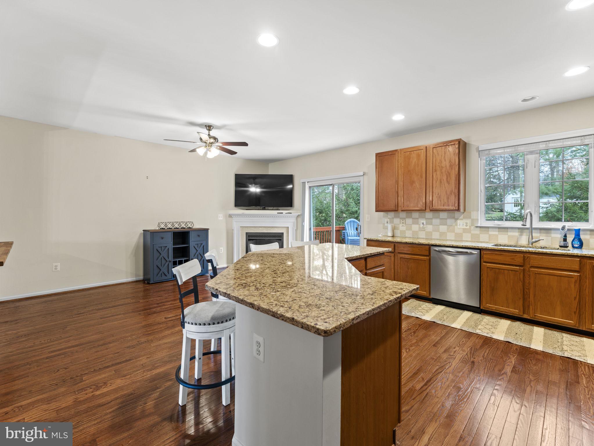 8873 ROYAL DOULTON LANE