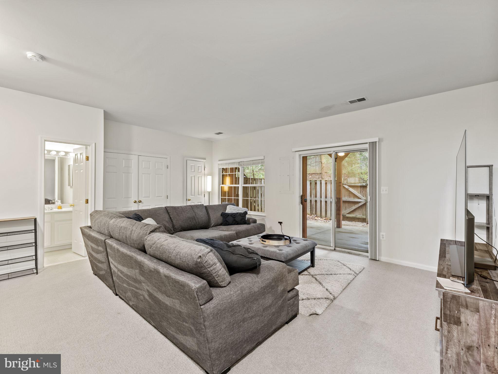 8873 ROYAL DOULTON LANE
