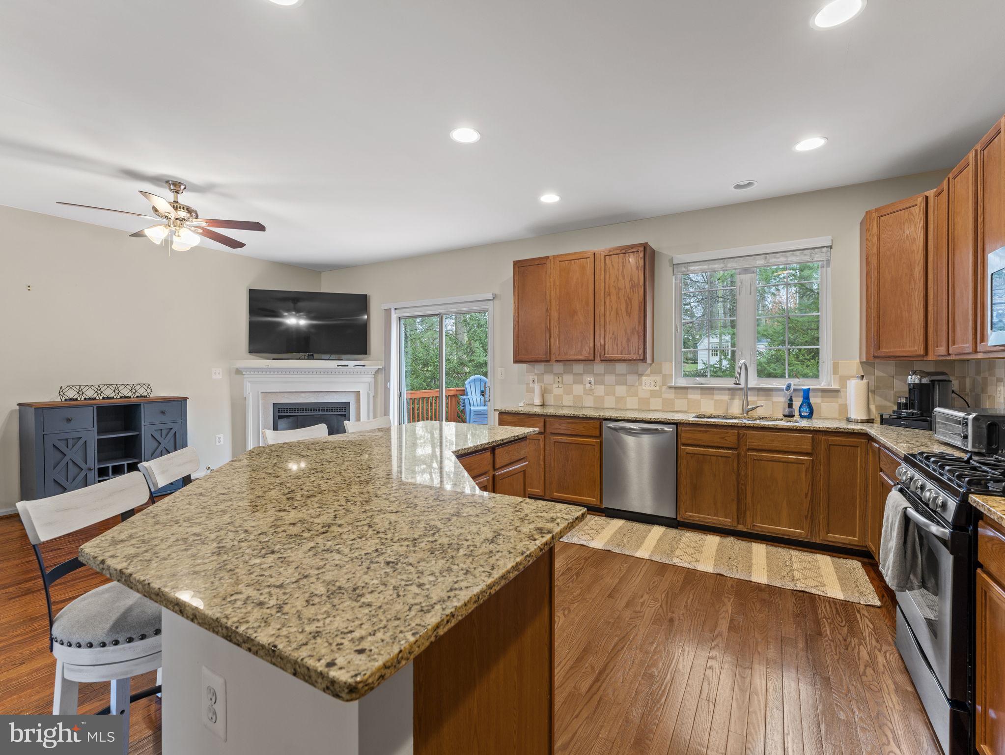 8873 ROYAL DOULTON LANE
