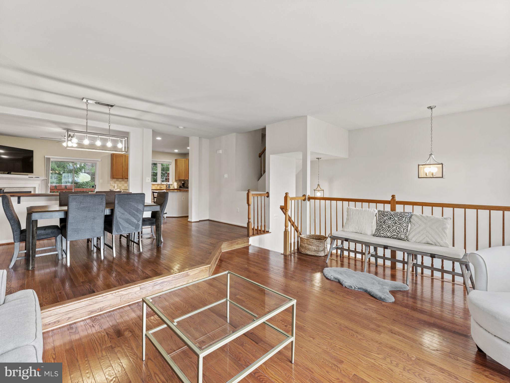 8873 ROYAL DOULTON LANE