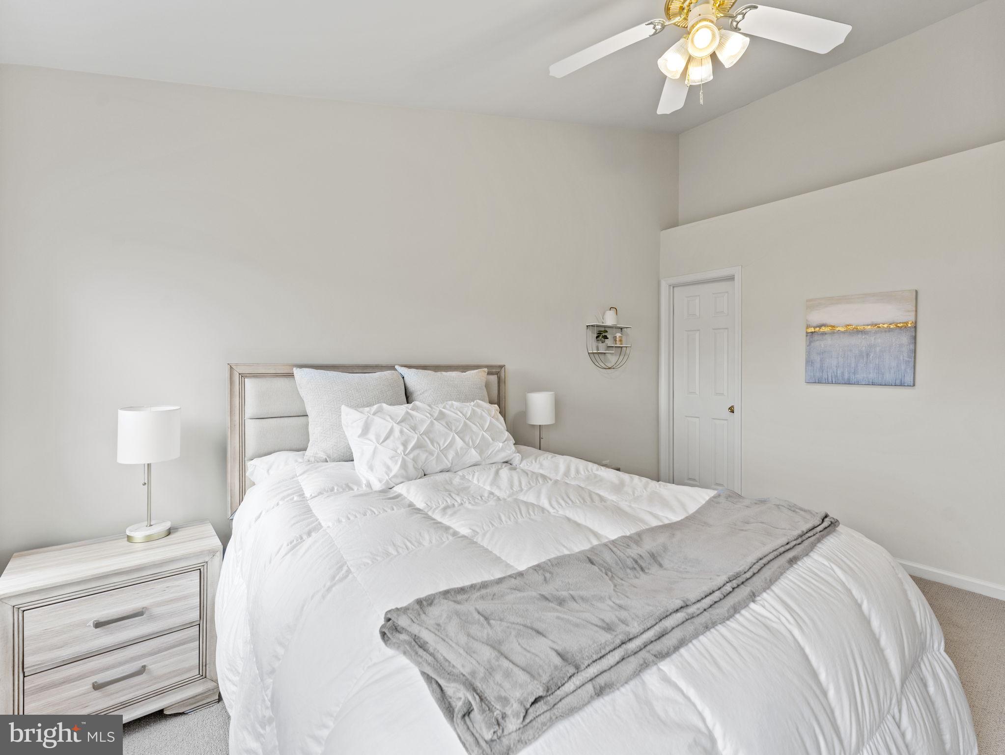 8873 ROYAL DOULTON LANE