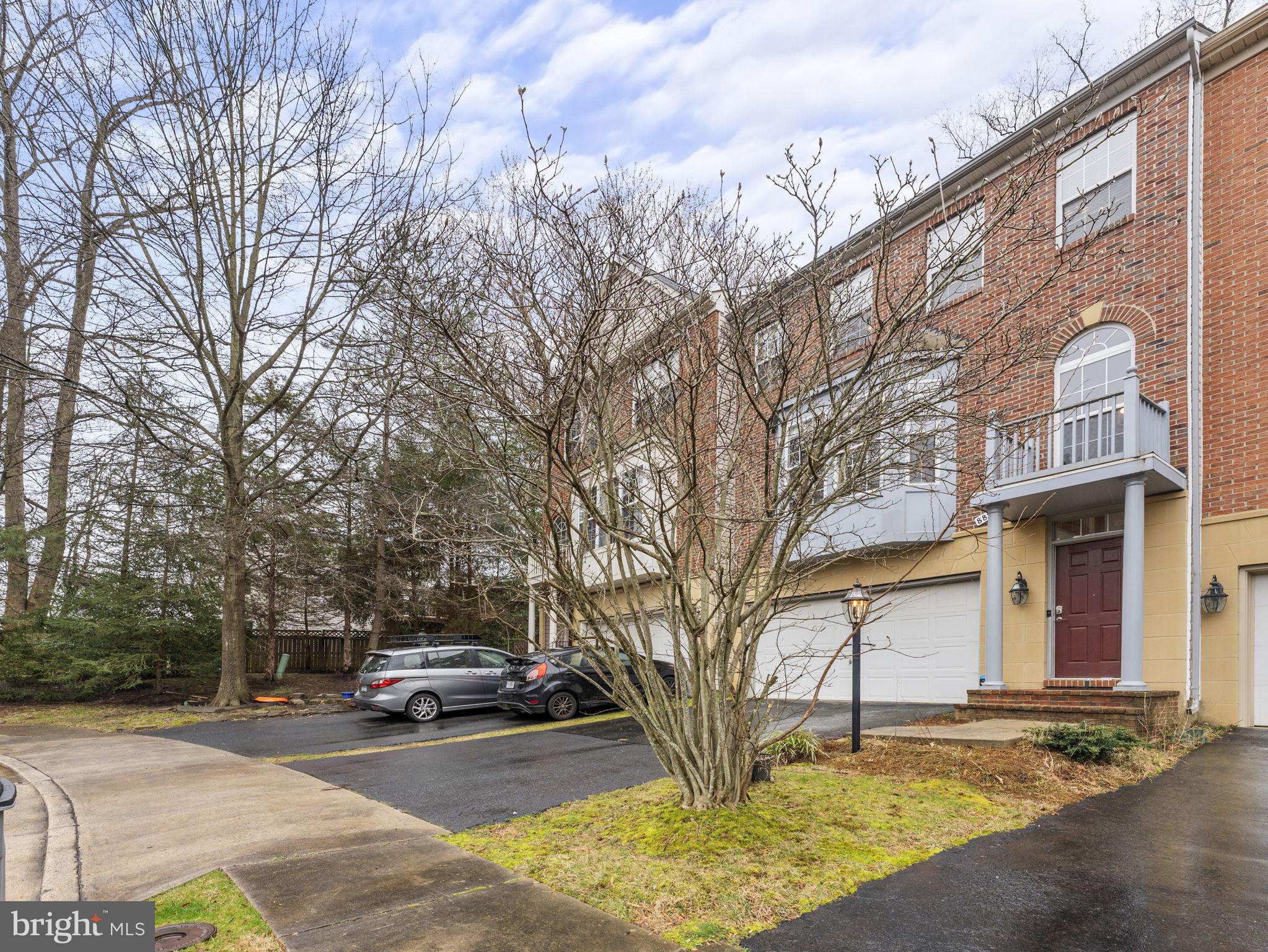 8873 ROYAL DOULTON LANE