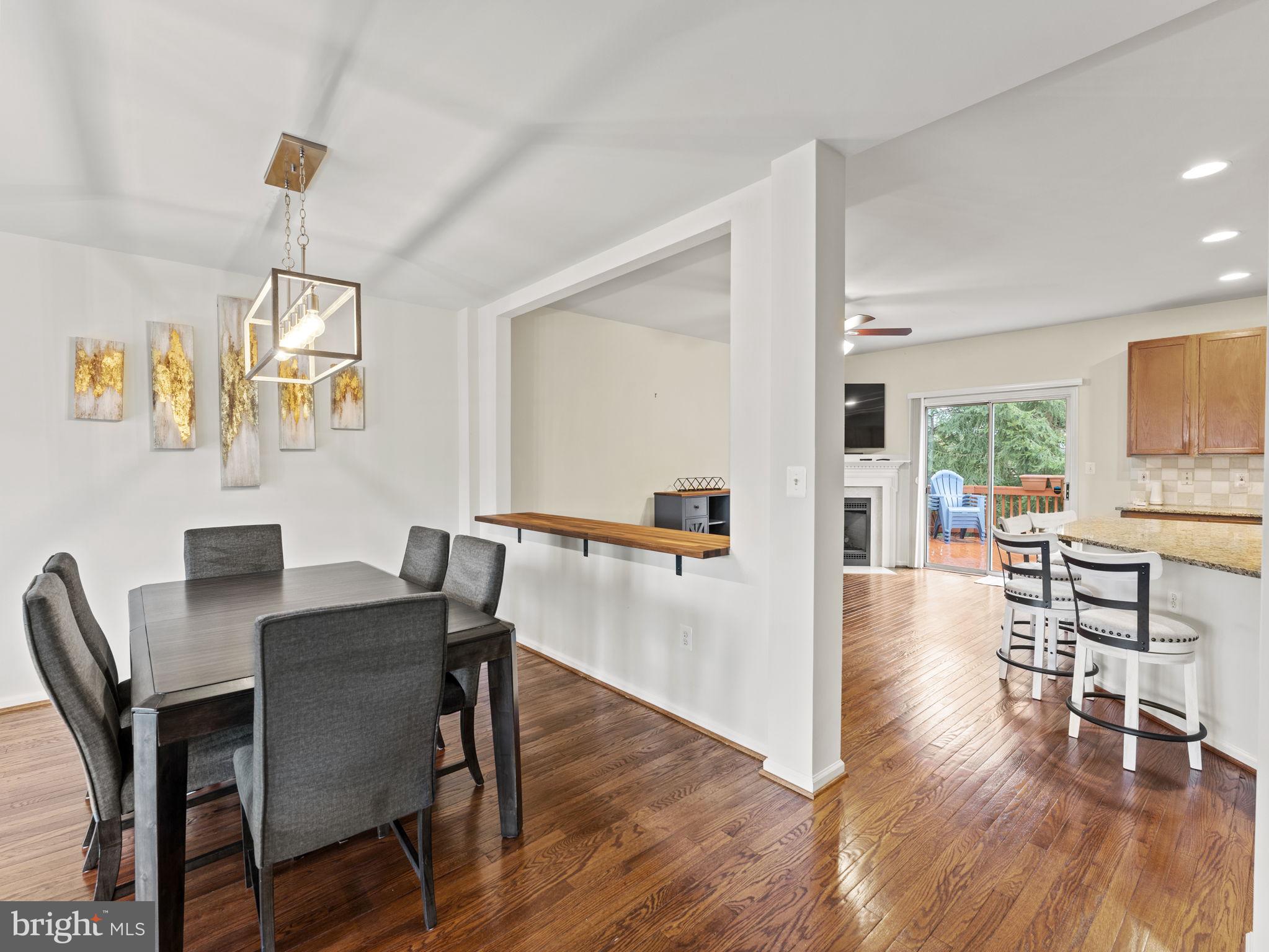 8873 ROYAL DOULTON LANE