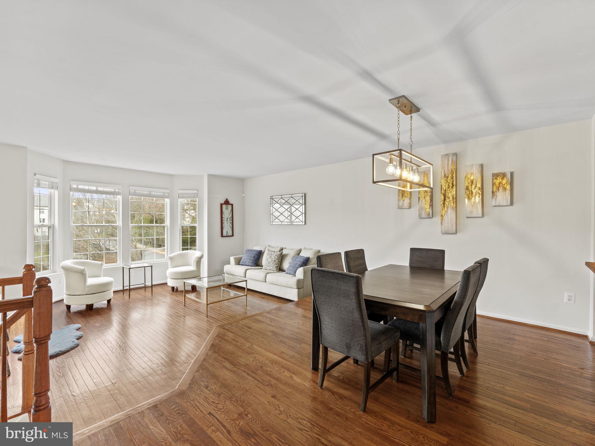 8873 ROYAL DOULTON LANE