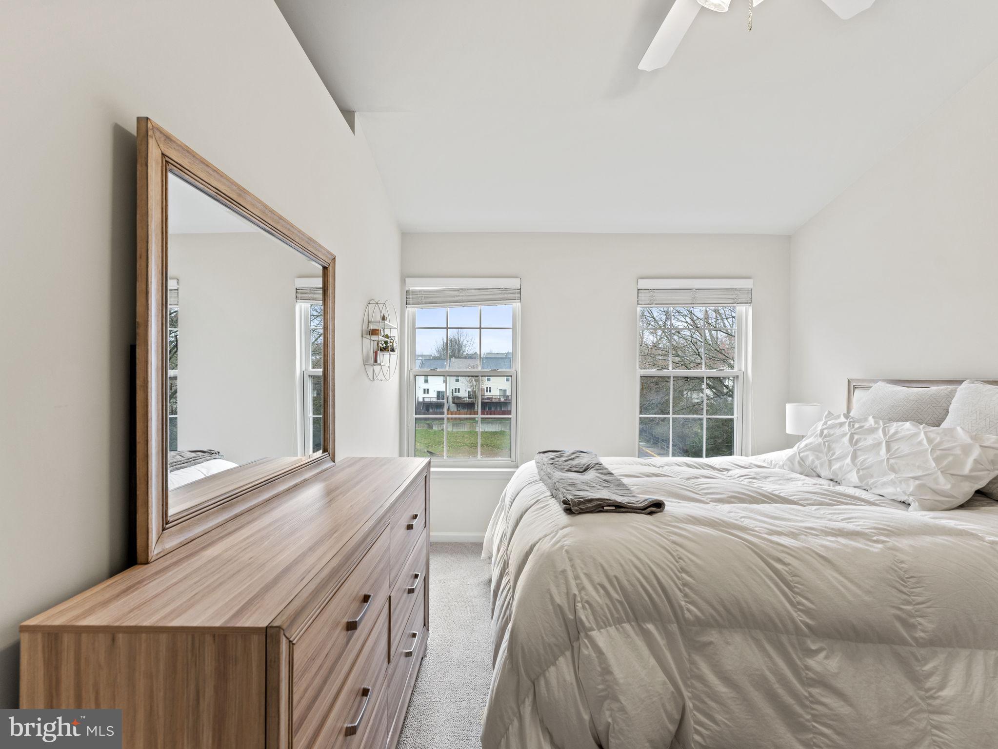 8873 ROYAL DOULTON LANE
