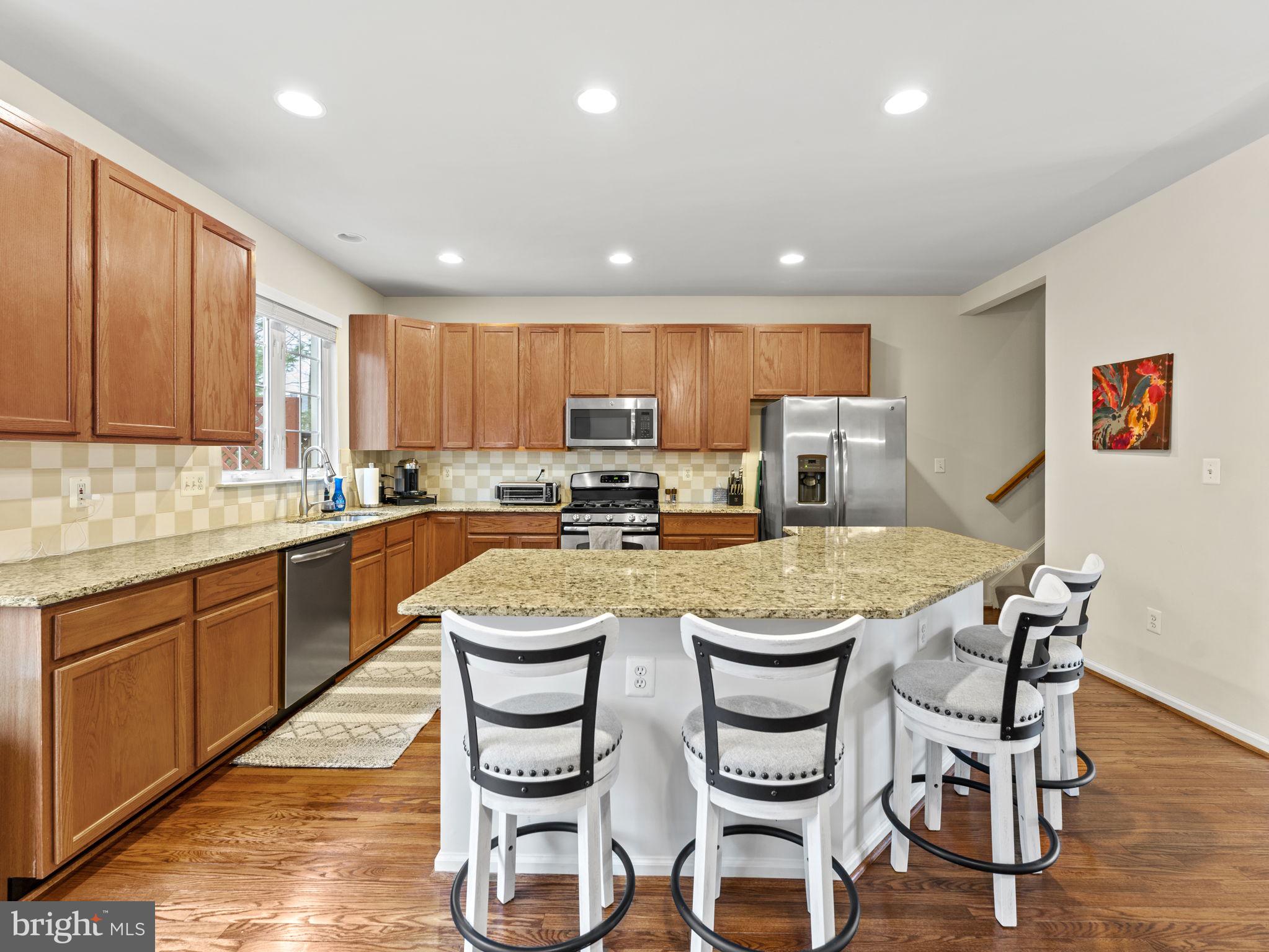 8873 ROYAL DOULTON LANE