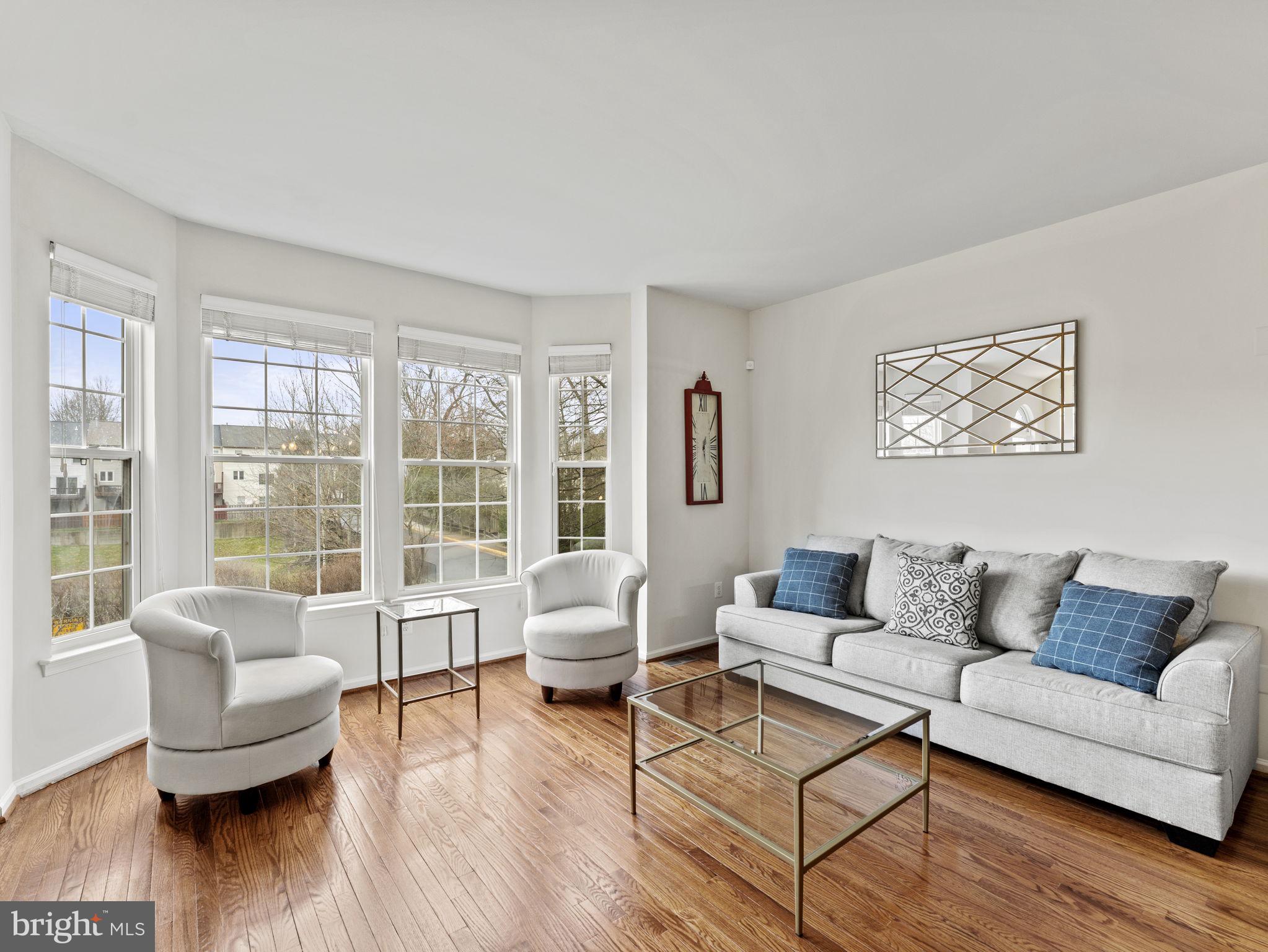 8873 ROYAL DOULTON LANE