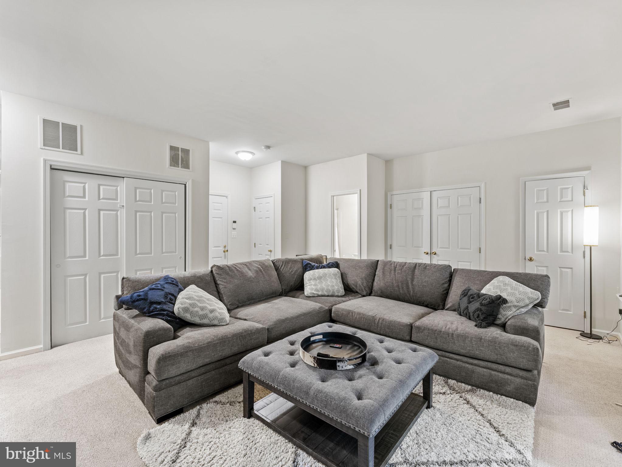 8873 ROYAL DOULTON LANE