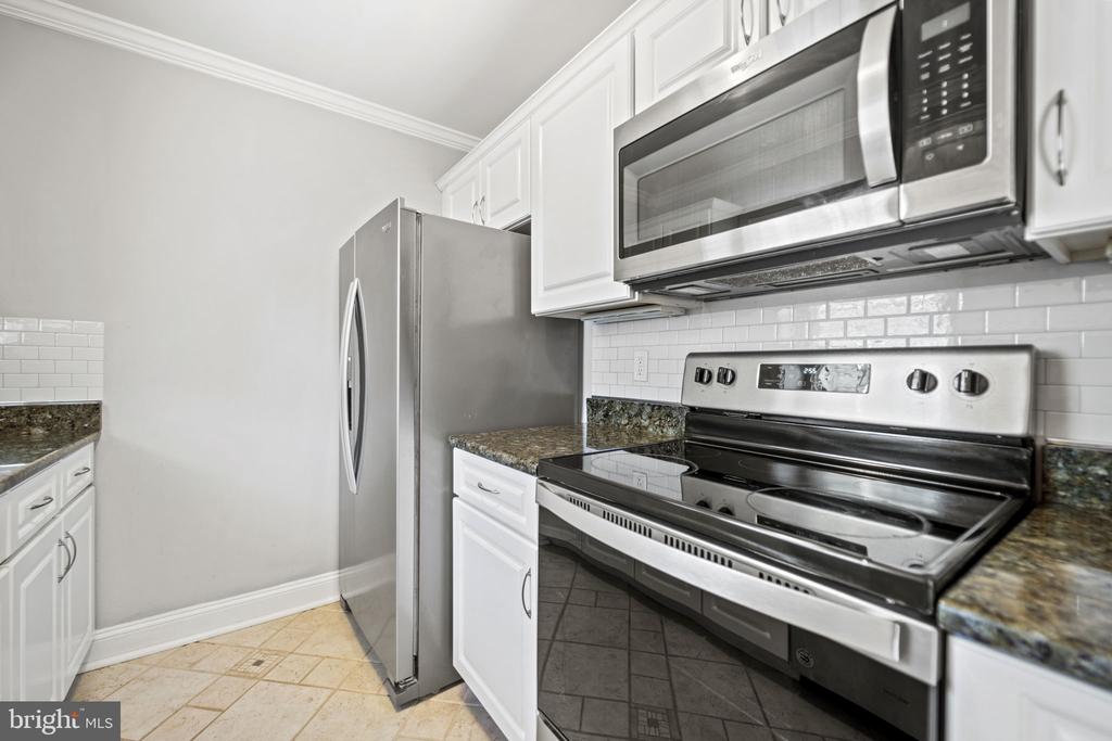 2362 HUNTERS SQUARE COURT