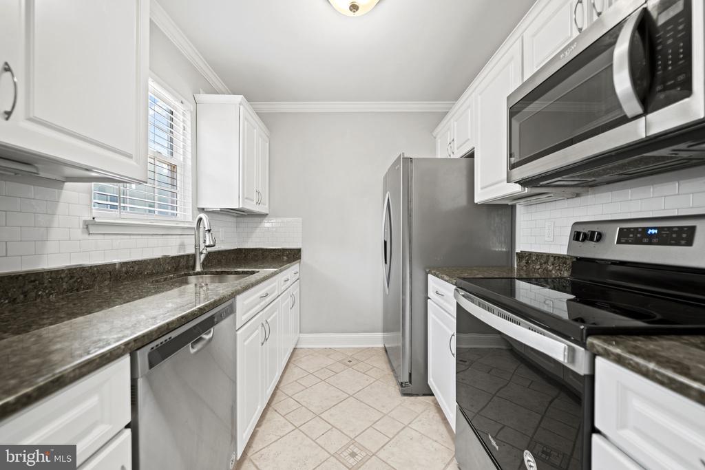 2362 HUNTERS SQUARE COURT