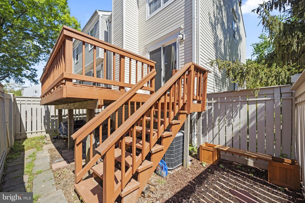 2362 HUNTERS SQUARE COURT