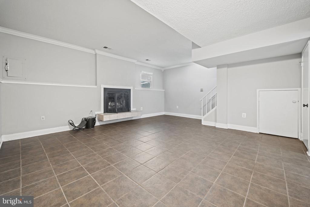 2362 HUNTERS SQUARE COURT