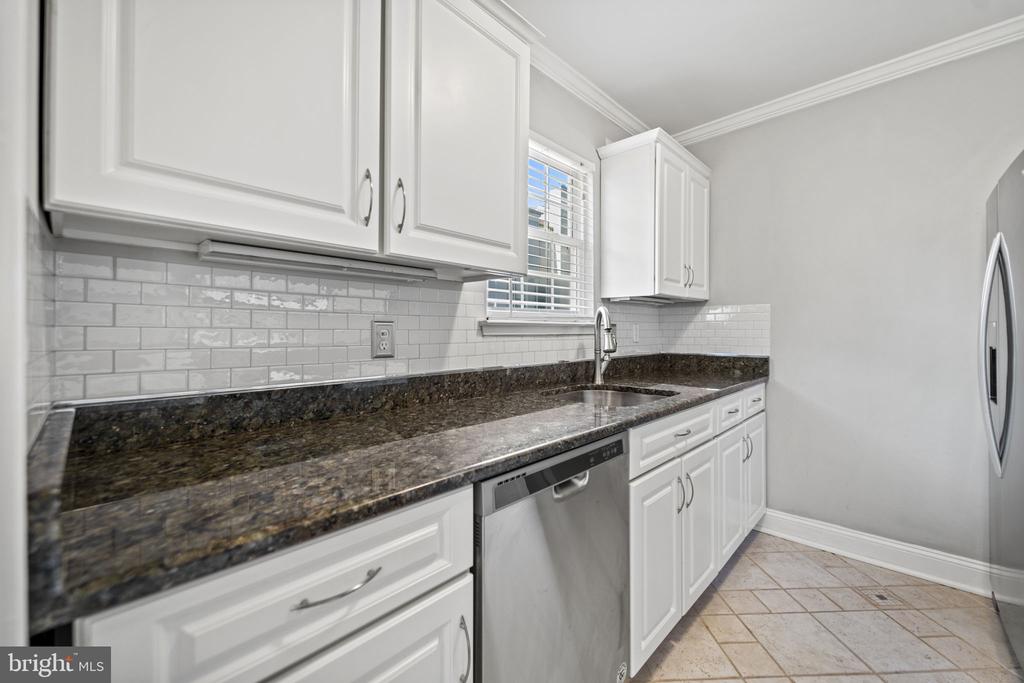 2362 HUNTERS SQUARE COURT