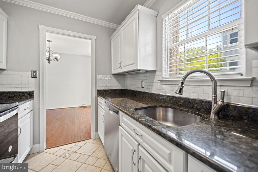 2362 HUNTERS SQUARE COURT