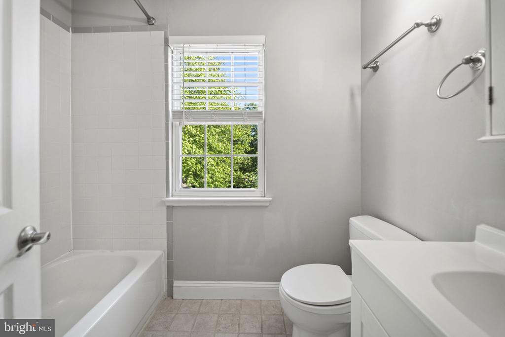 2362 HUNTERS SQUARE COURT