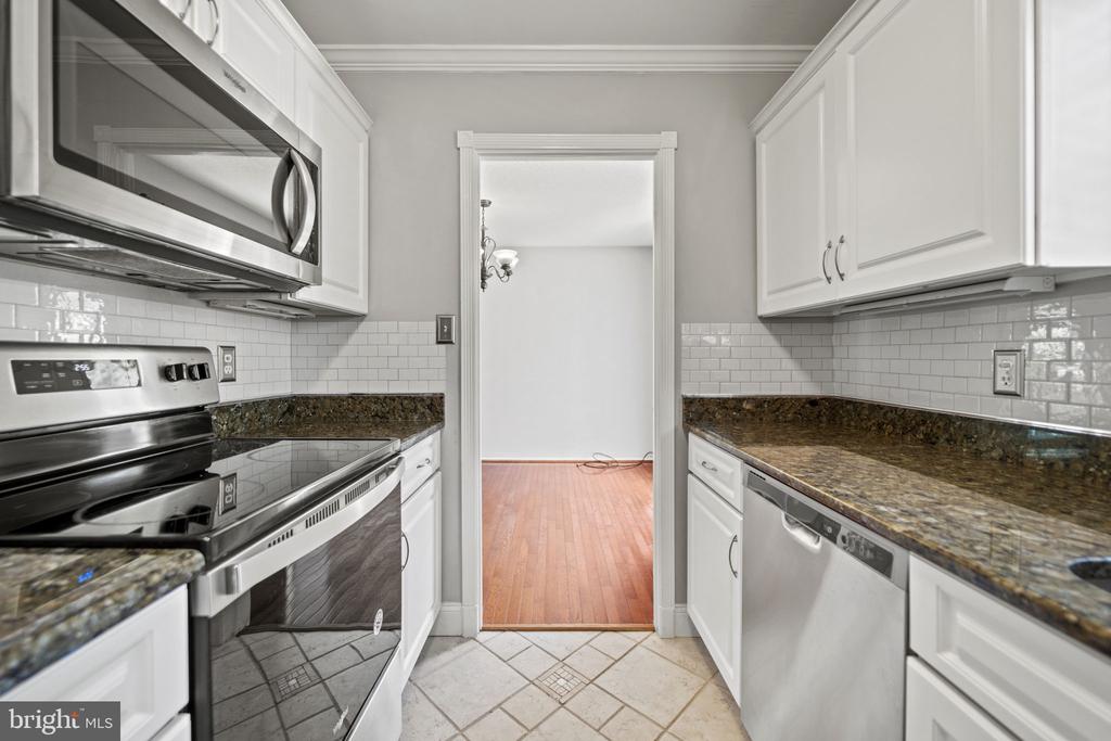 2362 HUNTERS SQUARE COURT