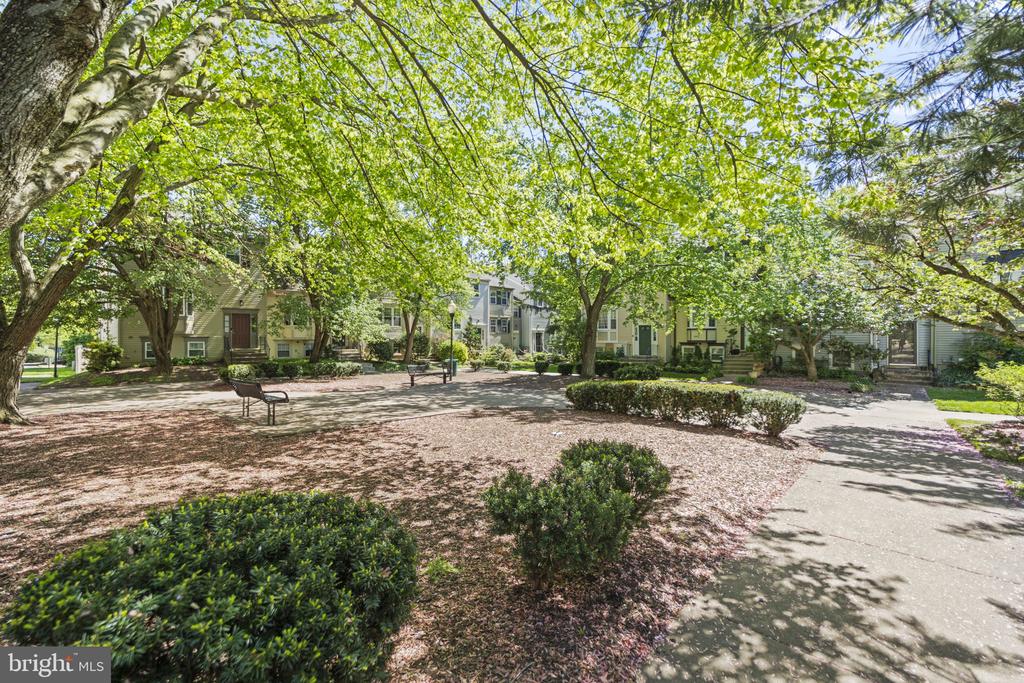 2362 HUNTERS SQUARE COURT