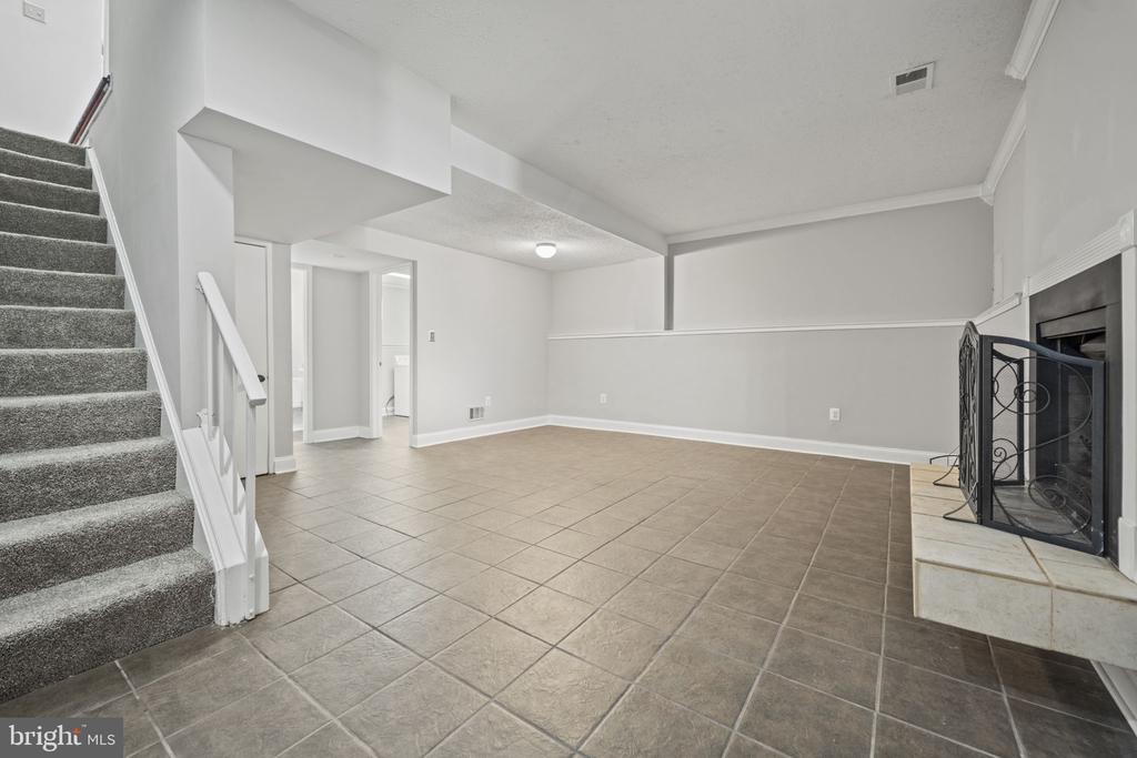 2362 HUNTERS SQUARE COURT