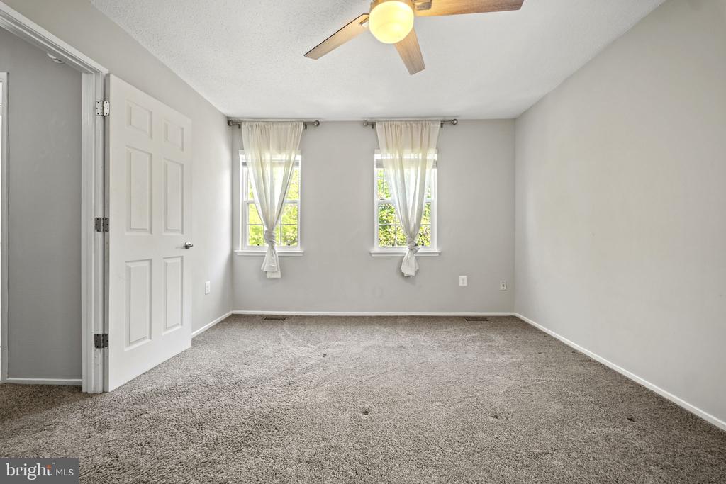 2362 HUNTERS SQUARE COURT