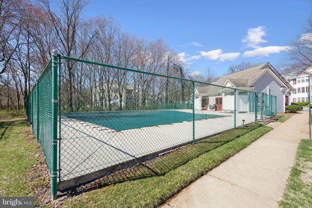 7514 SNOWPEA COURT G