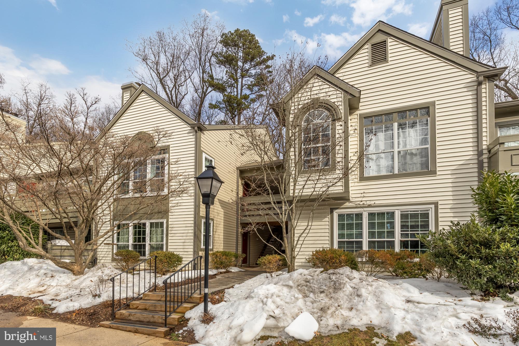 2221 LOVEDALE LANE 202B