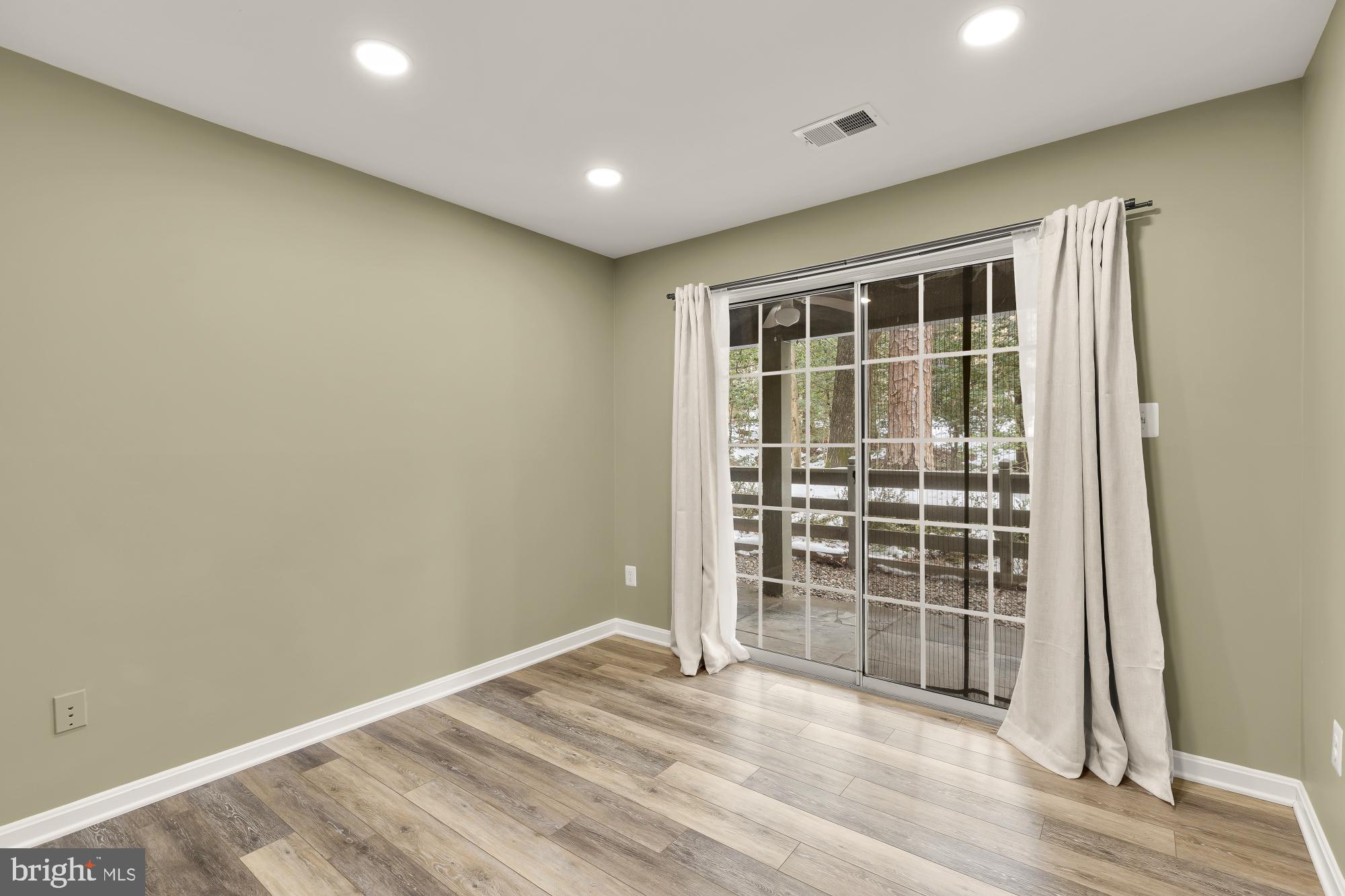 2221 LOVEDALE LANE 202B
