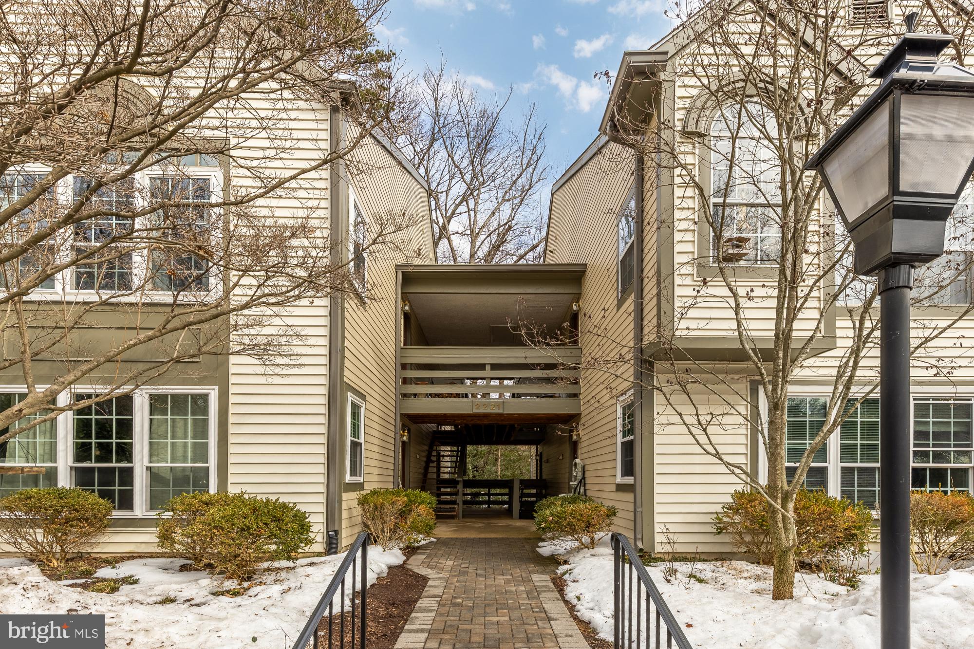 2221 LOVEDALE LANE 202B