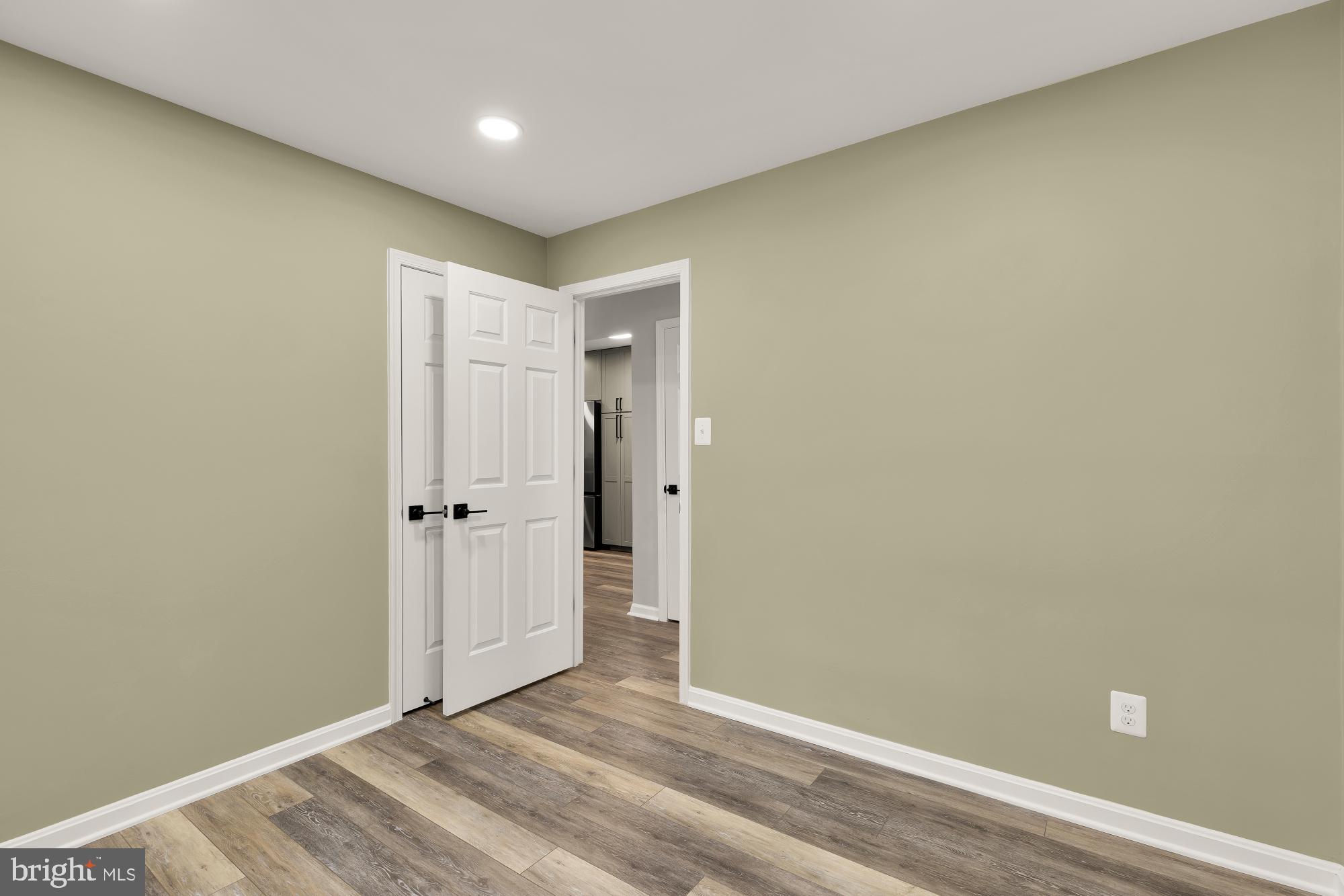 2221 LOVEDALE LANE 202B