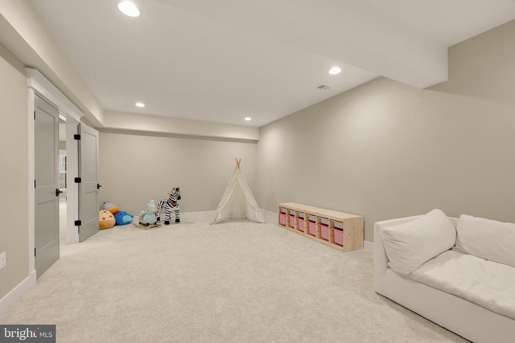 12650 POPES HEAD ROAD