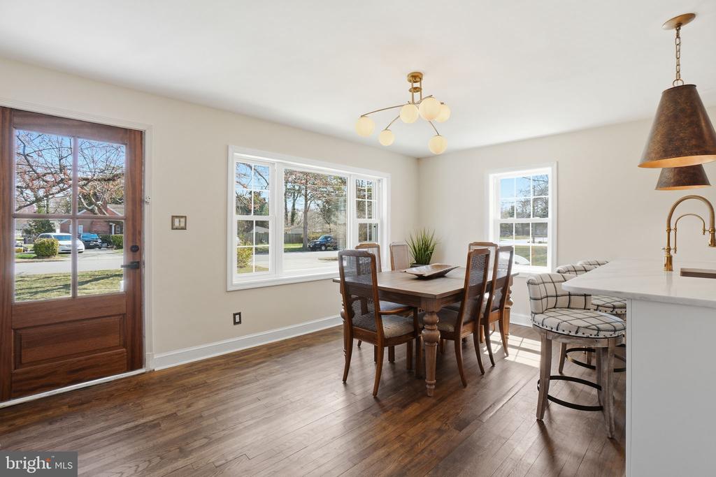 8804 OAK LEAF DRIVE