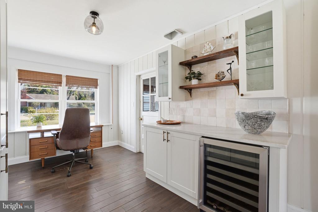 8804 OAK LEAF DRIVE