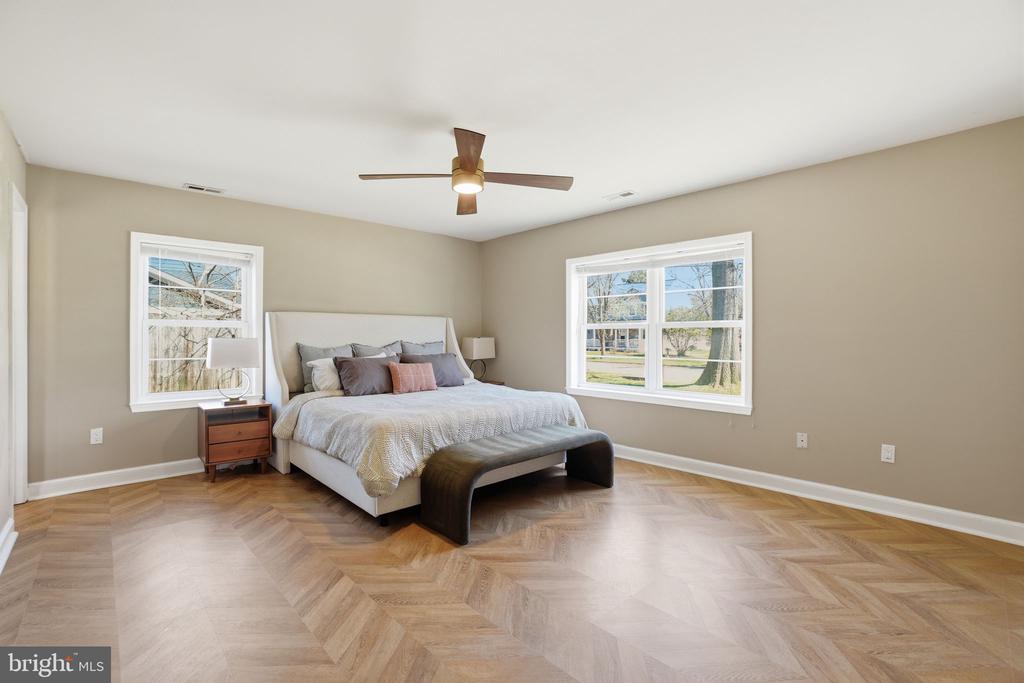 8804 OAK LEAF DRIVE