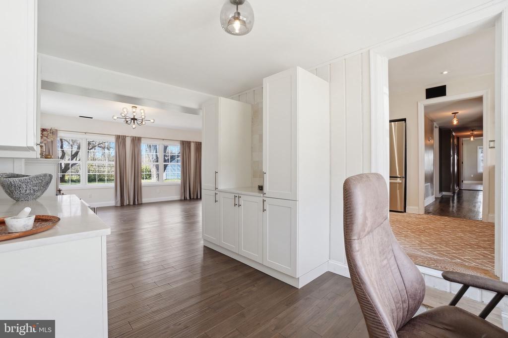 8804 OAK LEAF DRIVE