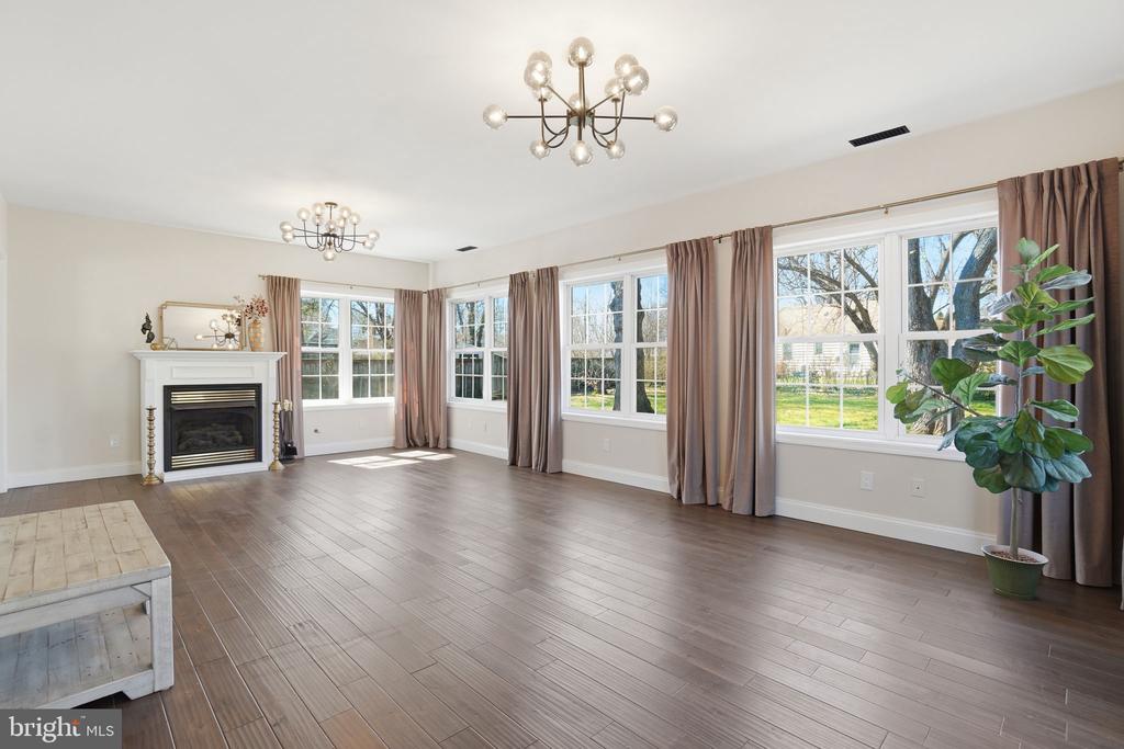 8804 OAK LEAF DRIVE