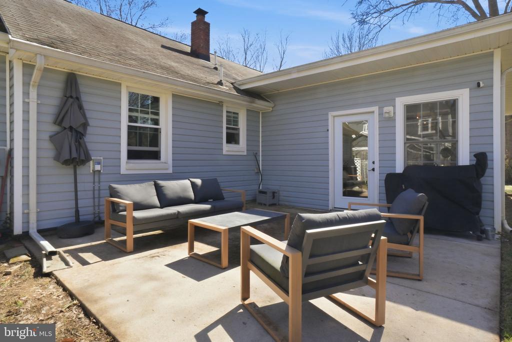 8804 OAK LEAF DRIVE