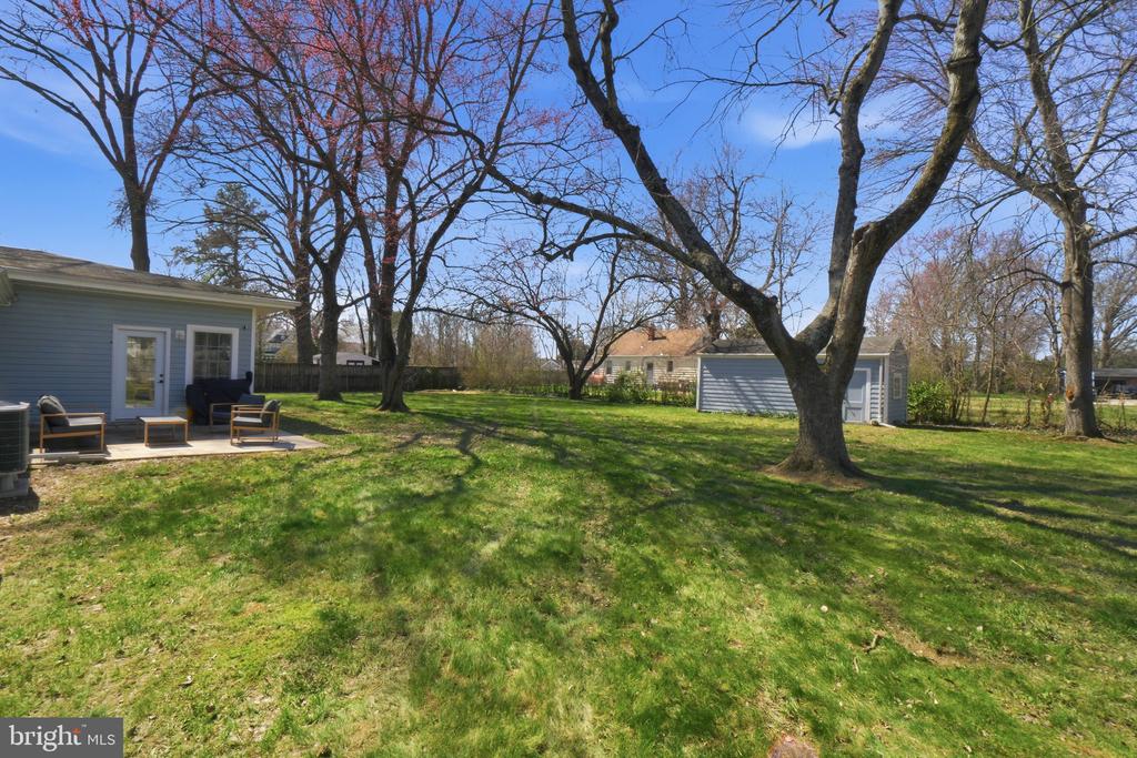 8804 OAK LEAF DRIVE