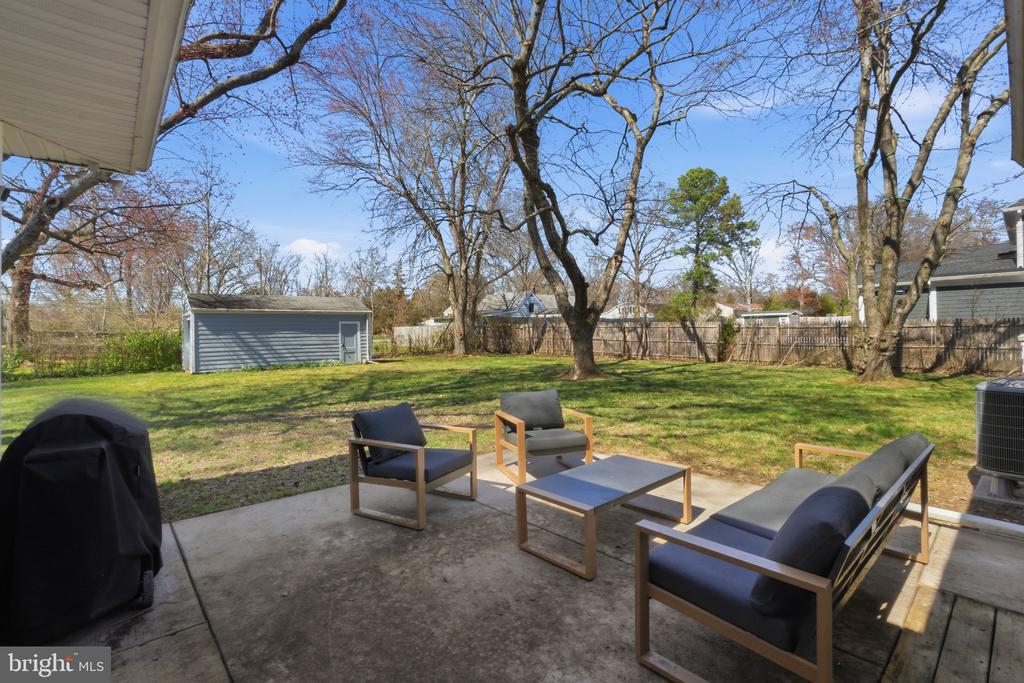 8804 OAK LEAF DRIVE