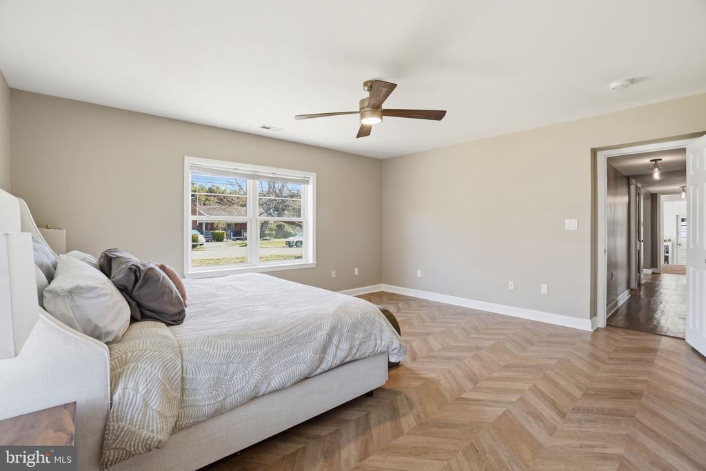 8804 OAK LEAF DRIVE