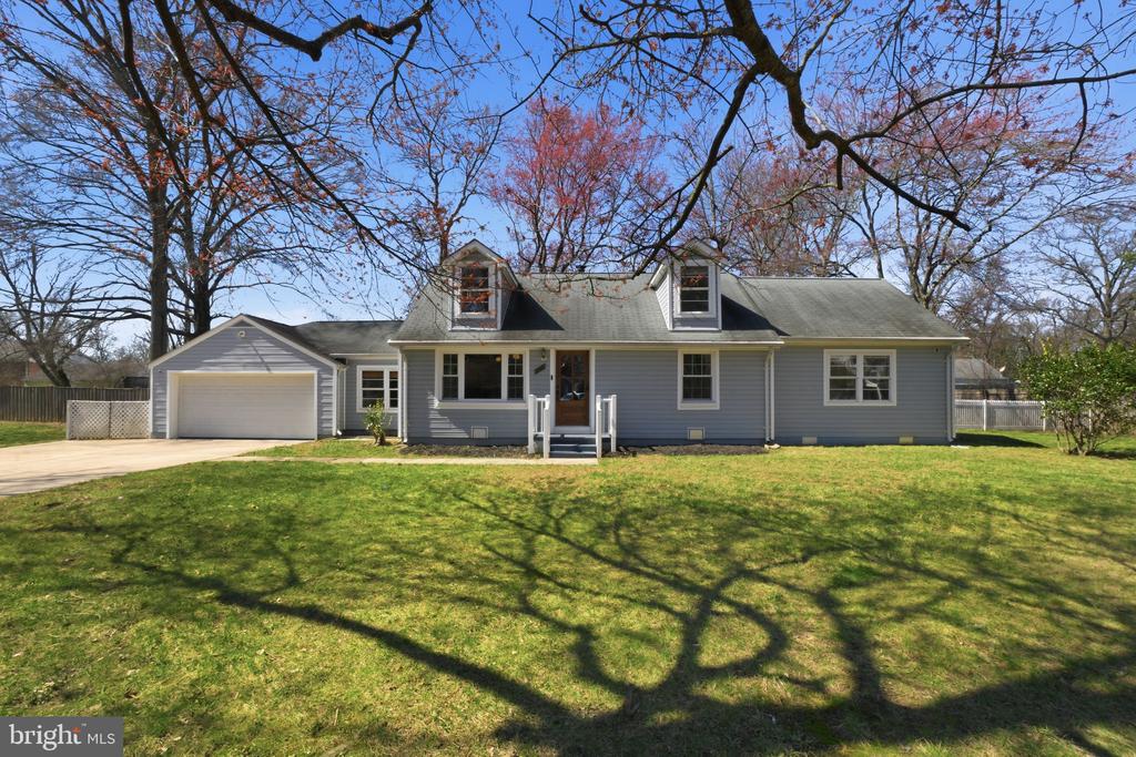8804 OAK LEAF DRIVE
