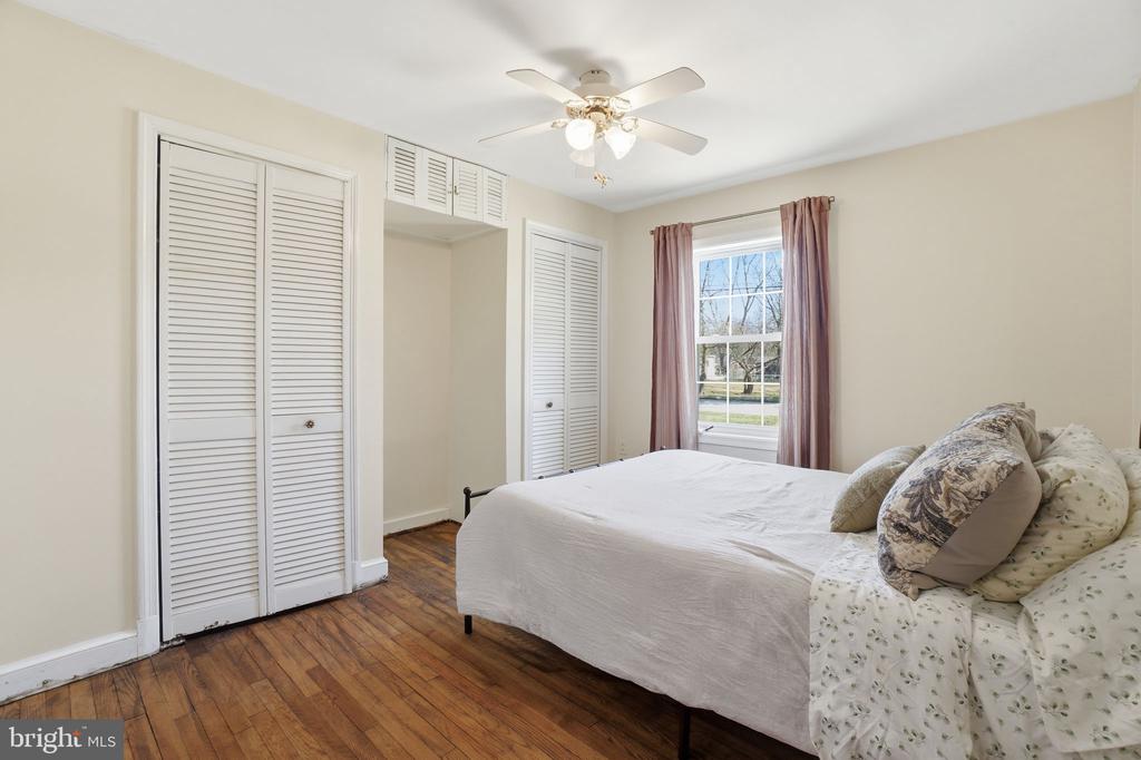 8804 OAK LEAF DRIVE