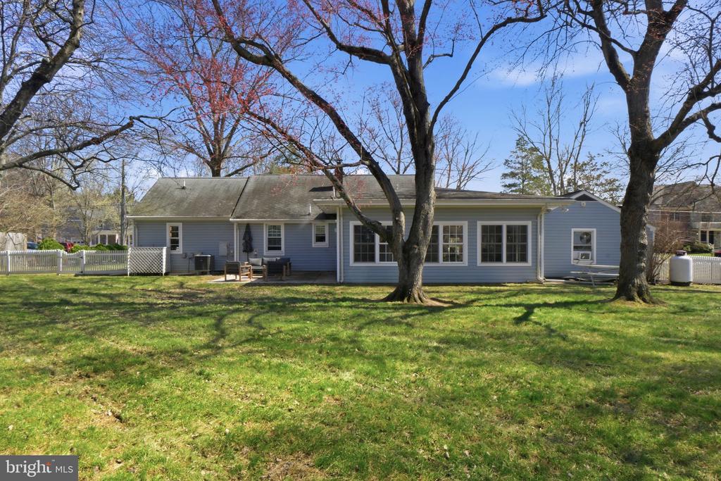 8804 OAK LEAF DRIVE