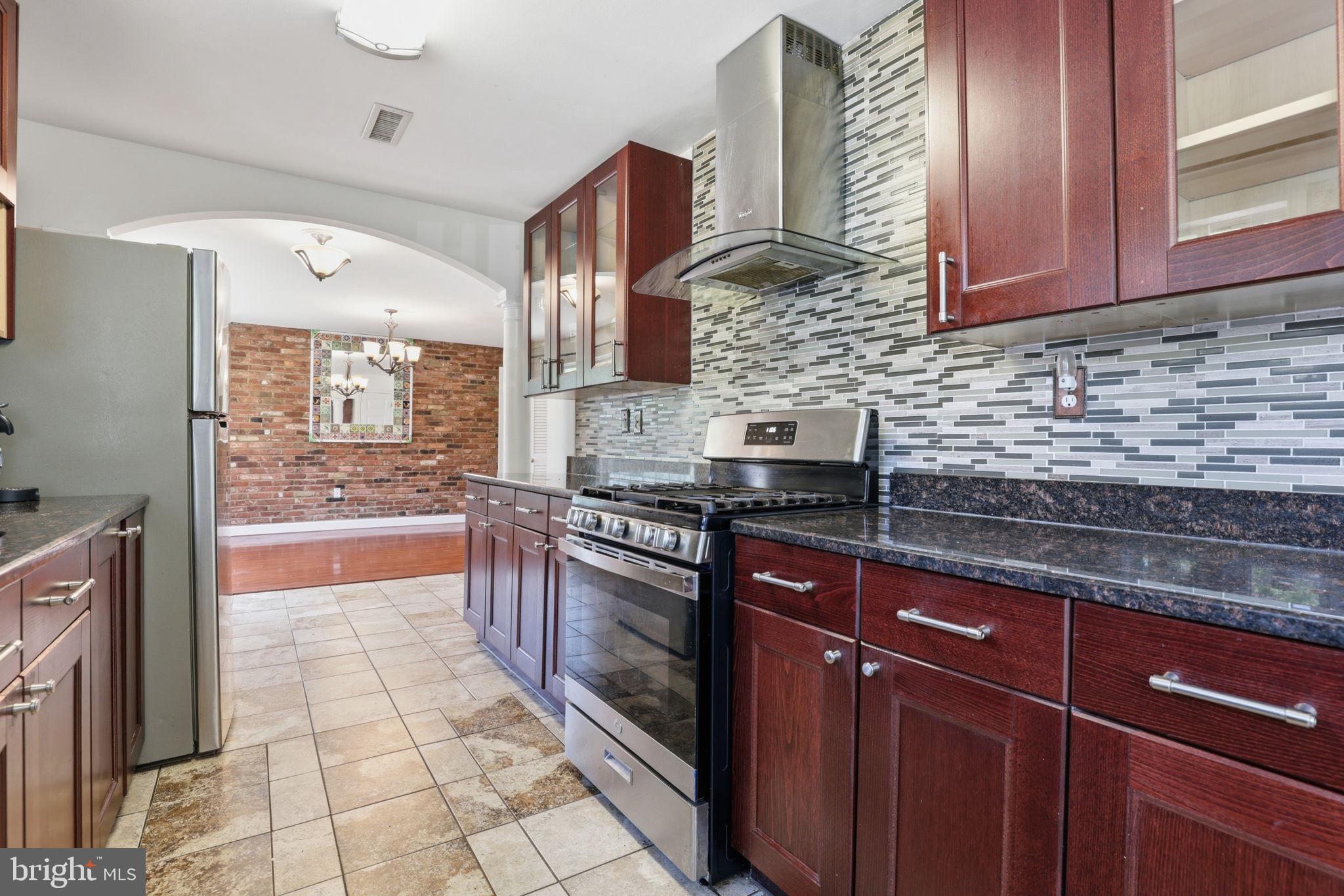 6811 VALLEY BROOK DRIVE