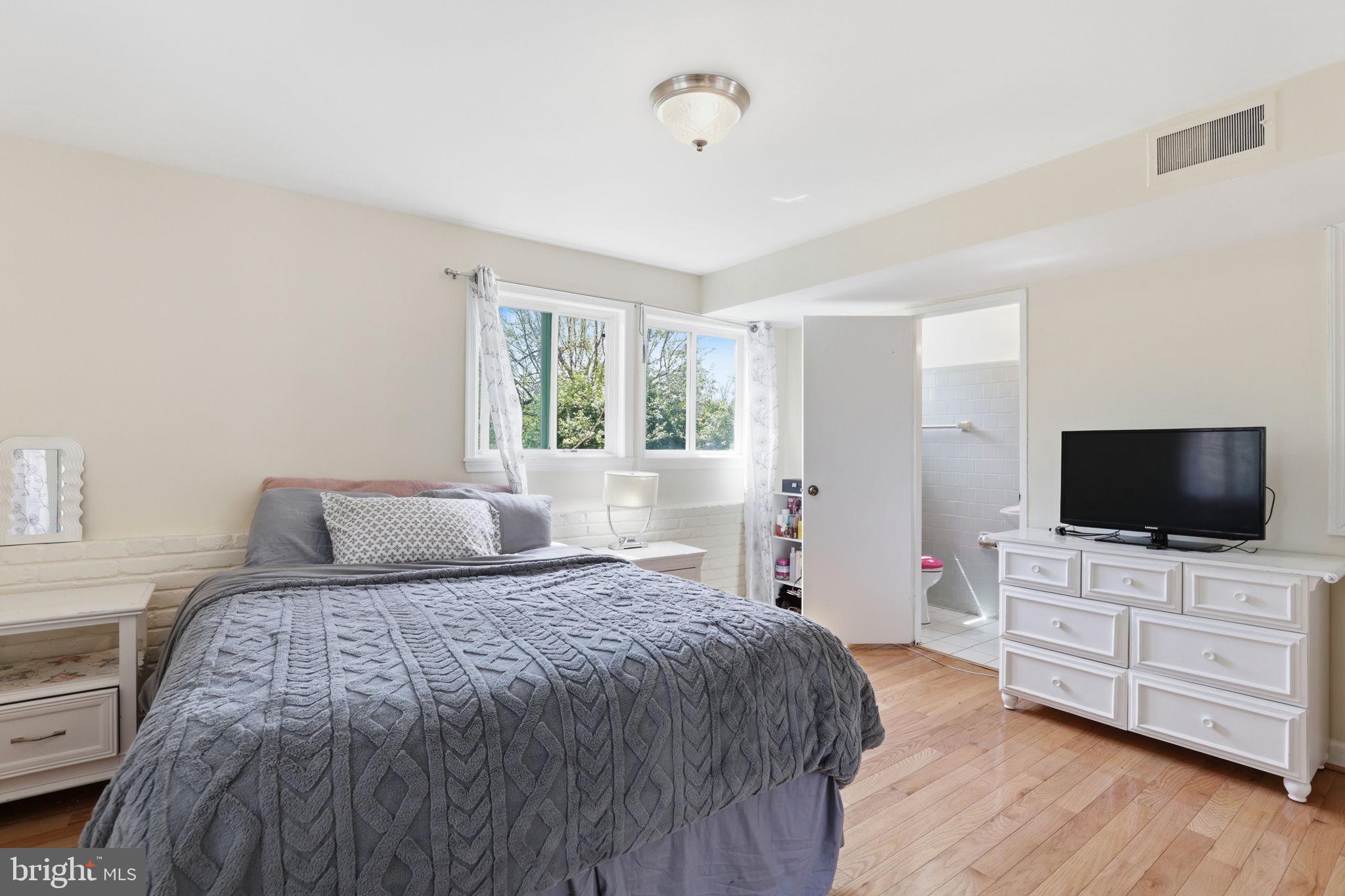 6811 VALLEY BROOK DRIVE