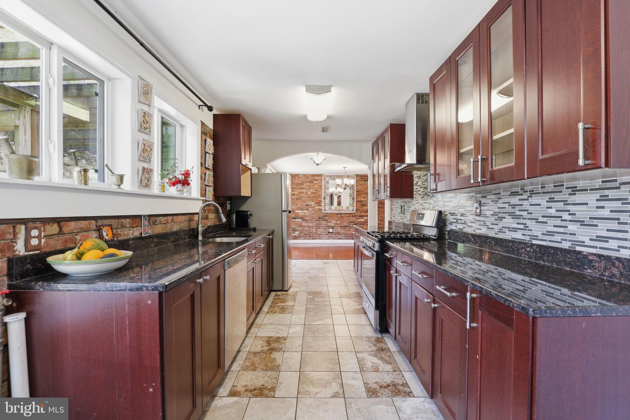 6811 VALLEY BROOK DRIVE