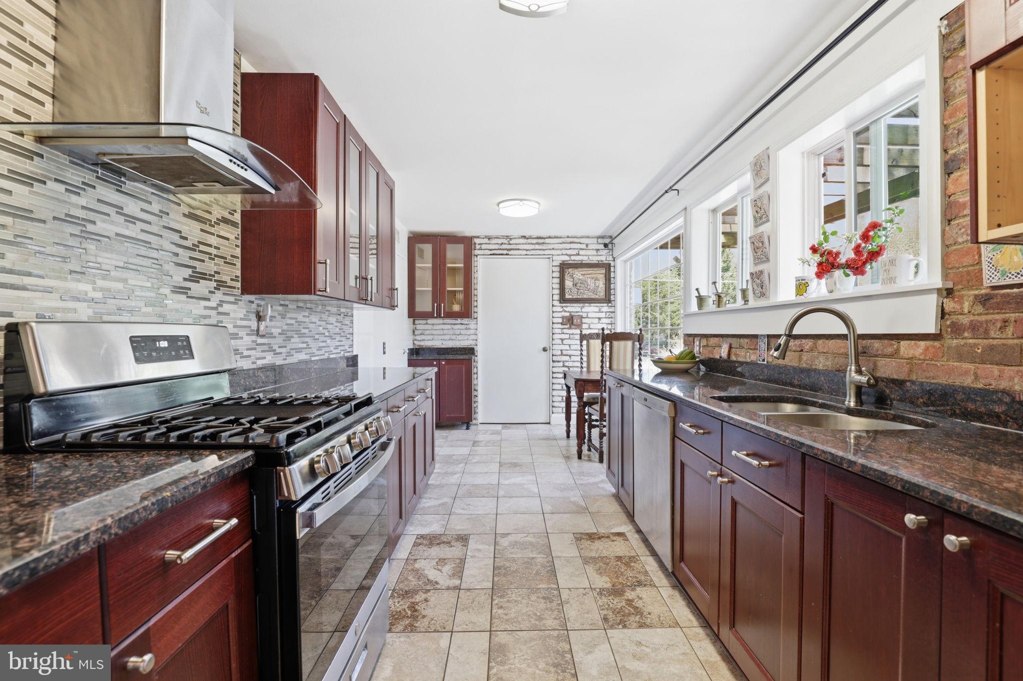 6811 VALLEY BROOK DRIVE
