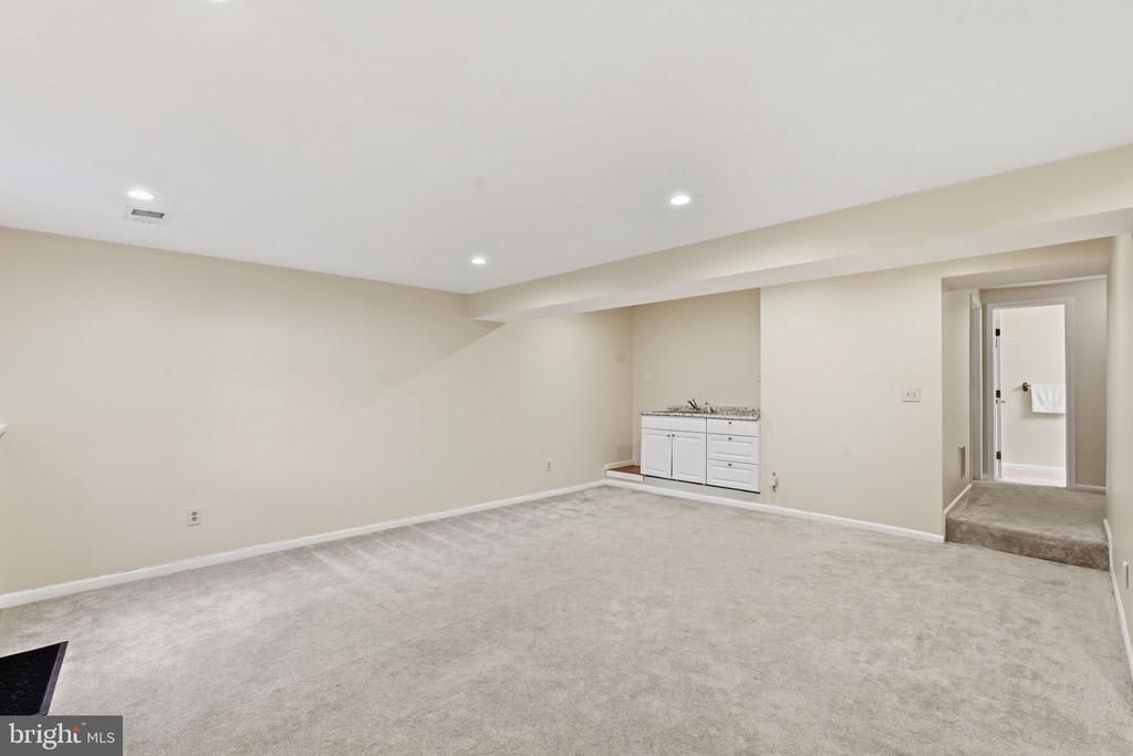 6005 PIECO COURT