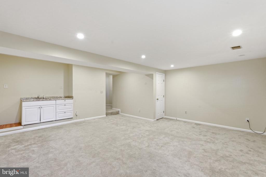 6005 PIECO COURT