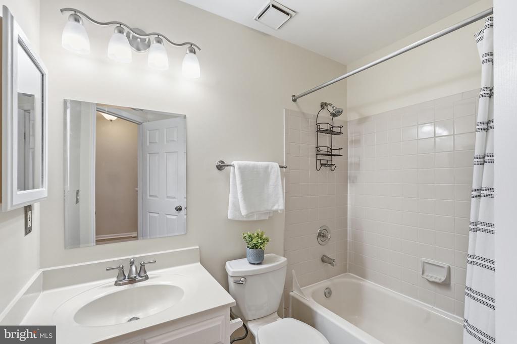 6005 PIECO COURT