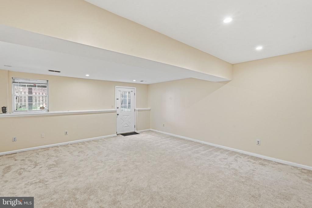 6005 PIECO COURT
