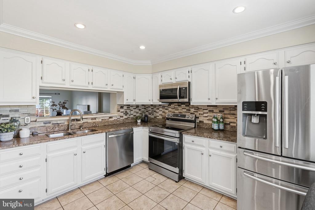 6005 PIECO COURT